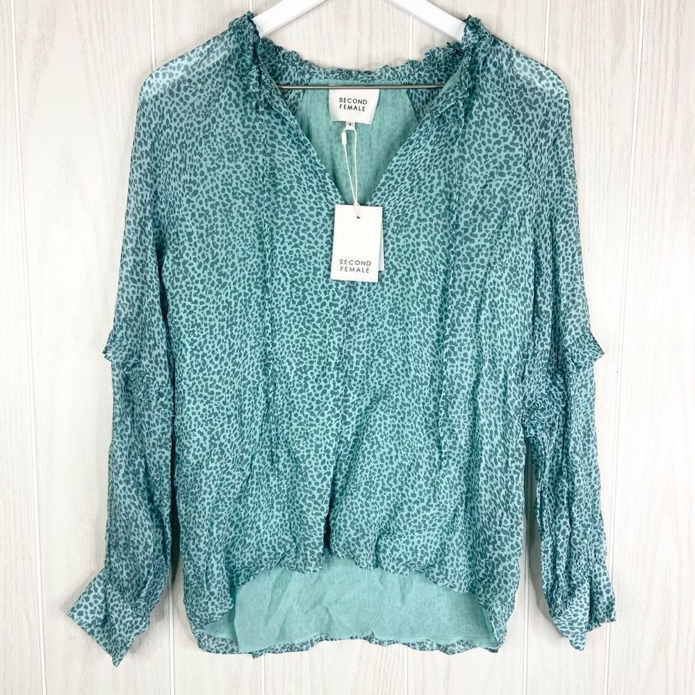Second Female NWT Balloon Sleeve Blouse Size Small